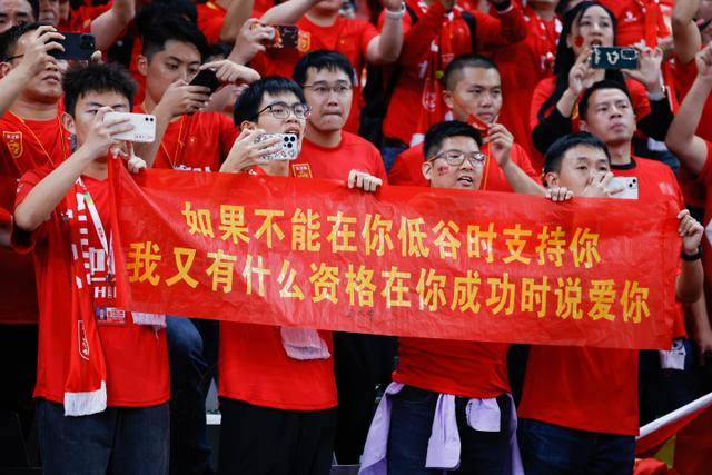 西蒙斯从背伤中完全康复 将无限制参加训练营